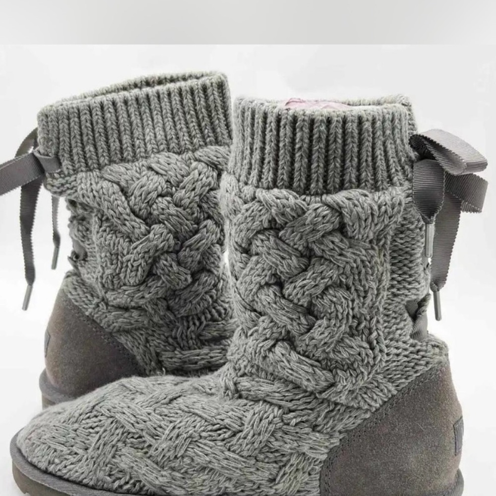 UGG Isla bow boots. Grey Sweater material with bows on the back
 Ribbon Detail 9